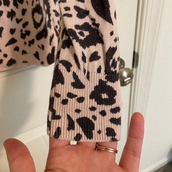EUC | LOFT women’s leopard heart print soft scoop neck sweater — XS - Picture 4 of 7